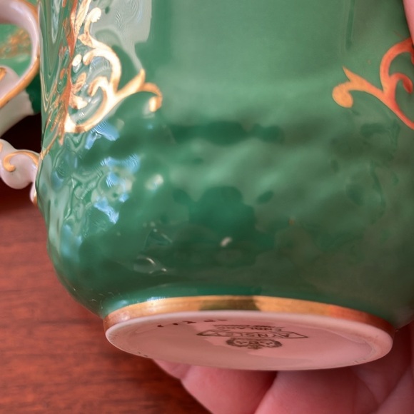 Rare Aynsley vintage bone china tea cup & saucer, bright green/gold gilt trim - Picture 10 of 10